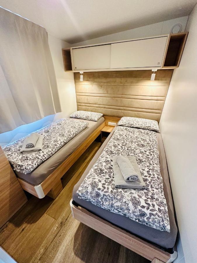 Villa Family Grand De Luxe Mobilhome Selce Exterior foto