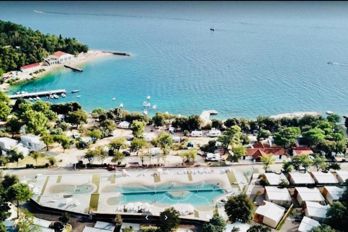 Villa Family Grand De Luxe Mobilhome Selce Exterior foto